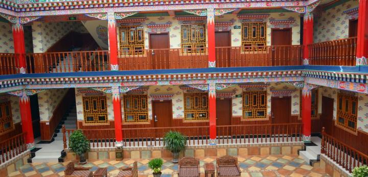 Voyage sur-mesure, Hôtel de style tibétain